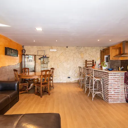 Ample At Coast *